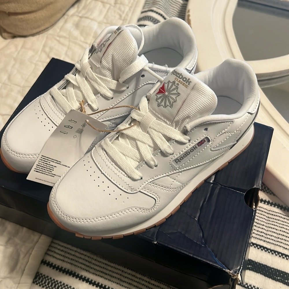 Kids size 1 reeboks nwt